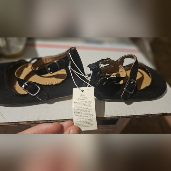 Old Navy Toddler flats. NWT 18-24months. Size 12.5 - Picture 2 of 3